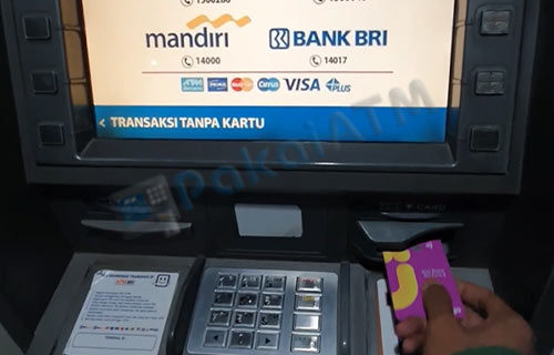 1. Masukkan Kartu ATM ke Mesin ATM