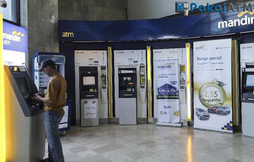 1. Kunjungi Mesin ATM Mandiri